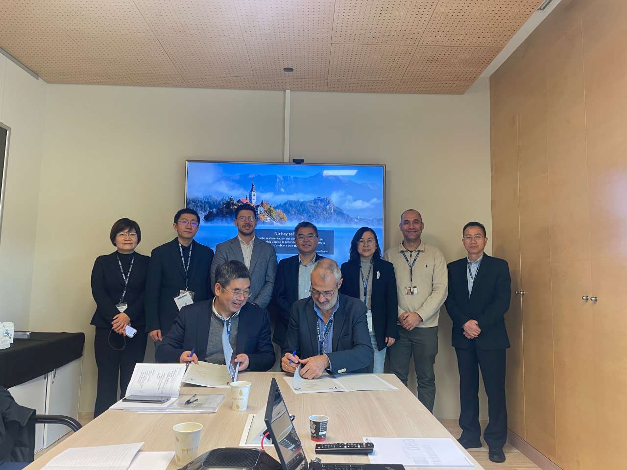 在馬德里高等材料研究院簽署校際合作協(xié)議